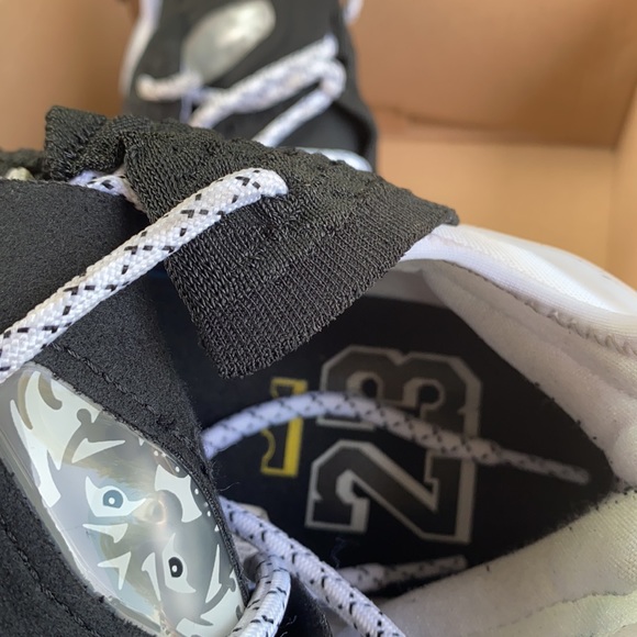 LeBron XVIII NEW size 9.5 - Picture 3 of 4